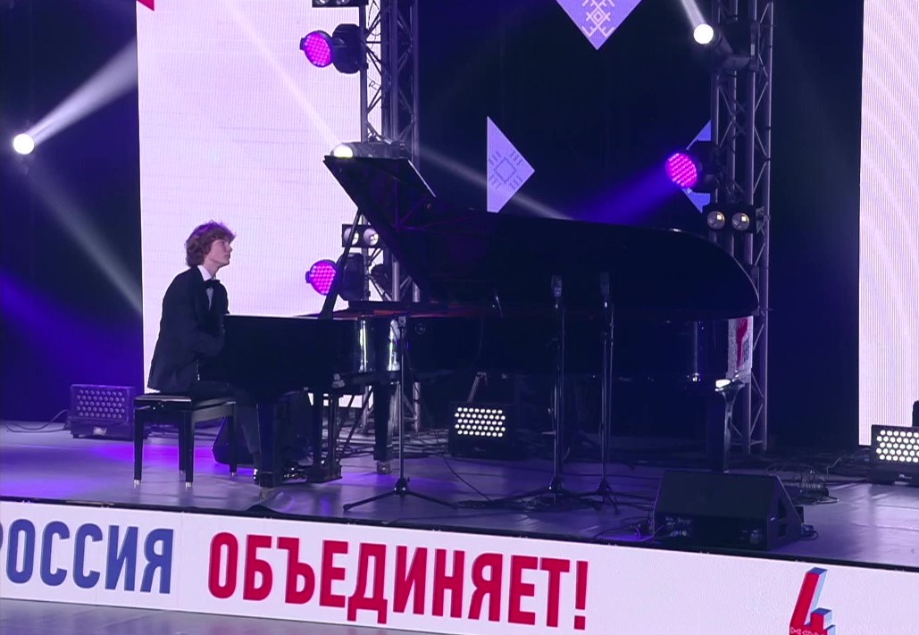 С наступающим праздником!