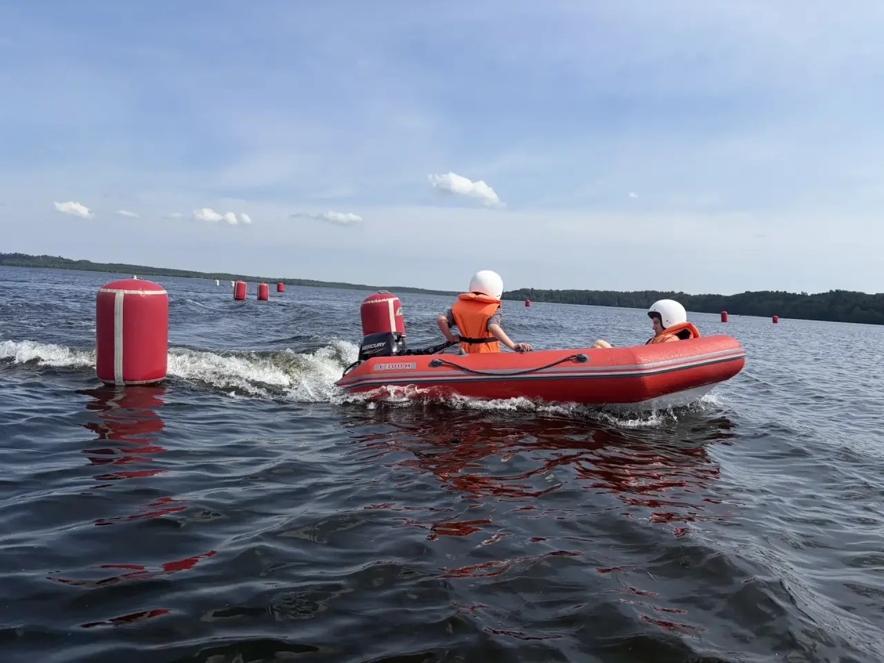 Спортсмены СШОР «ШВСМ по водным видам спорта им. Ю. С. Тюкалова» отделения водно-моторного спорта на учебно-тренировочном мероприятии в Токсово, Ленинградская область!