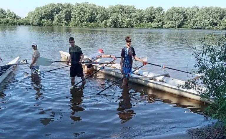 Спортсмены СШОР «ШВСМ по водным видам спорта им. Ю. С. Тюкалова» отделения гребного спорта на учебно-тренировочном мероприятии в Великом Новгороде!