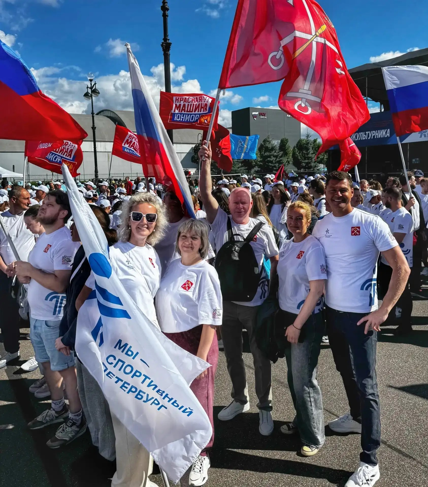 Масштабный праздничный парад в честь Дня физкультурника развернулся сегодня в Приморском парке Победы